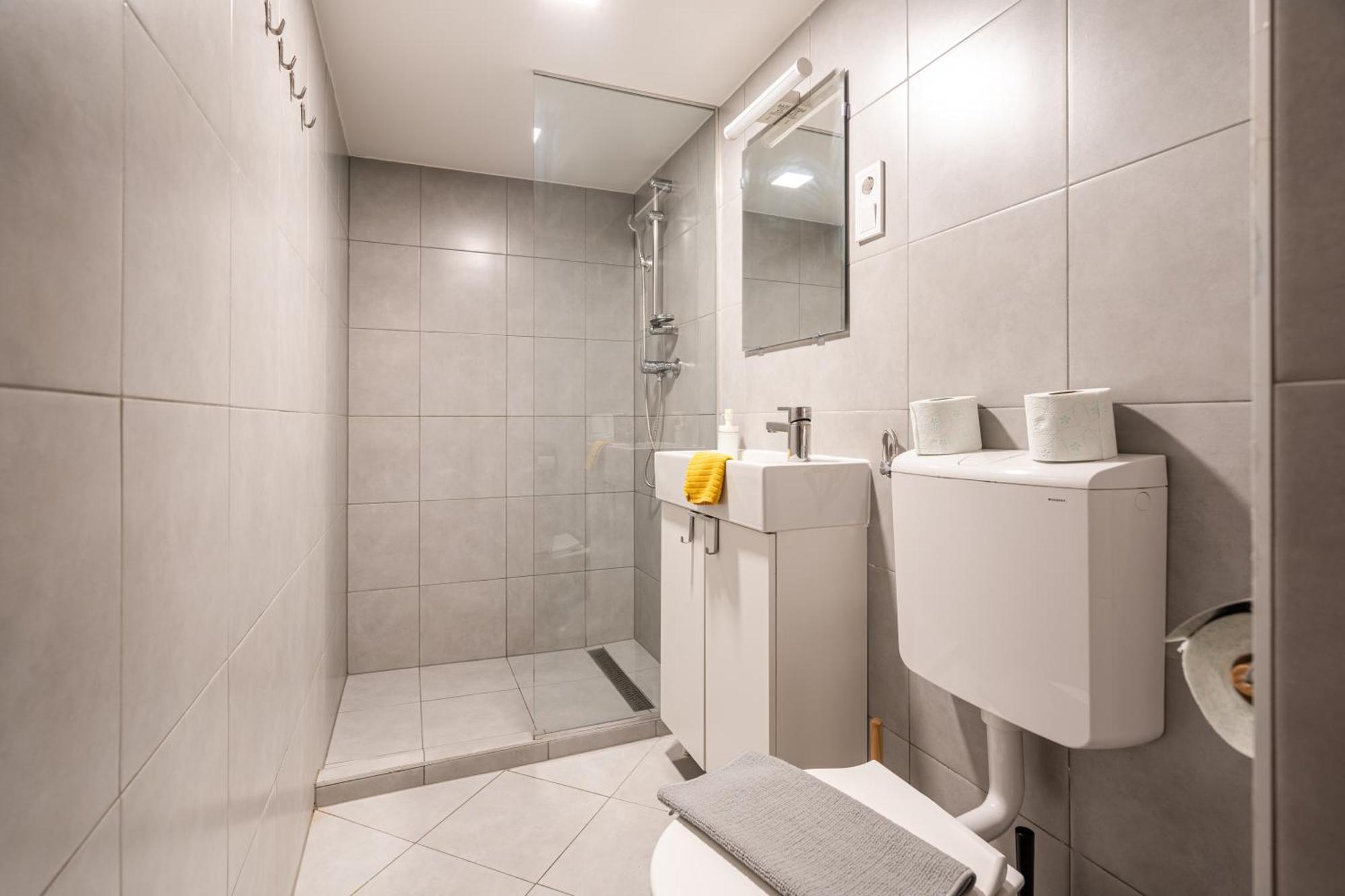 Charming In The Heart Of The Jewish Quarter W41 Yellow * Budapesta